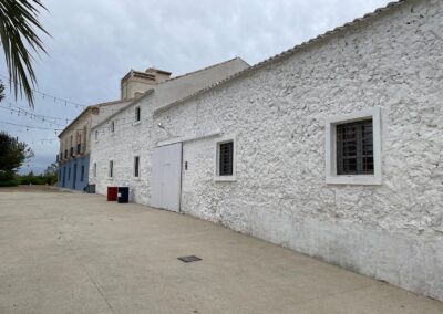Fachada principal del cortijo rehabilitado en Cañada Honda, Librilla, Murcia.