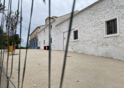 Fachada principal del cortijo rehabilitado en Cañada Honda, Librilla, Murcia.