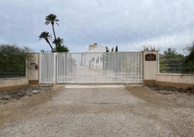 Entrada principal del cortijo rehabilitado en Cañada Honda, Librilla, Murcia.