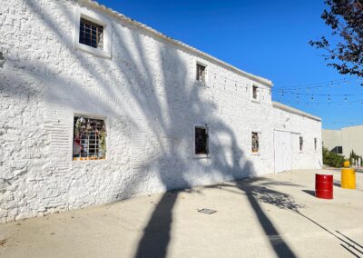 Fachada principal del cortijo rehabilitado en Cañada Honda, Librilla, Murcia.