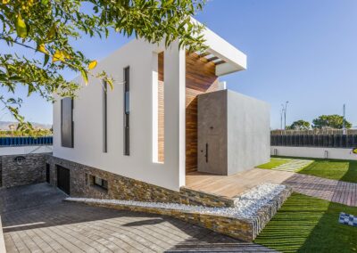 Vistas exteriores de vivienda unifamiliar en Lorca integradas en el entorno