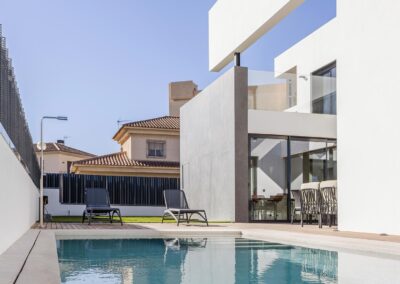 Vistas exteriores de vivienda unifamiliar en Lorca integradas en el entorno